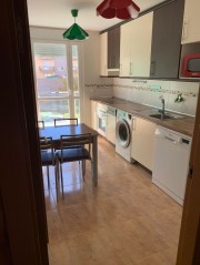 Piso De Tre Dormitorios Con Garage Y Trastero
