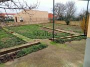 Casa De 4 Dormitorios Con Jardin-huerta  De 600  M2