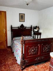 Casa De Seis Dormitorios Con Jardin