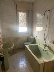 Casa Con Local Y Piso En Trobajo Del Camino 